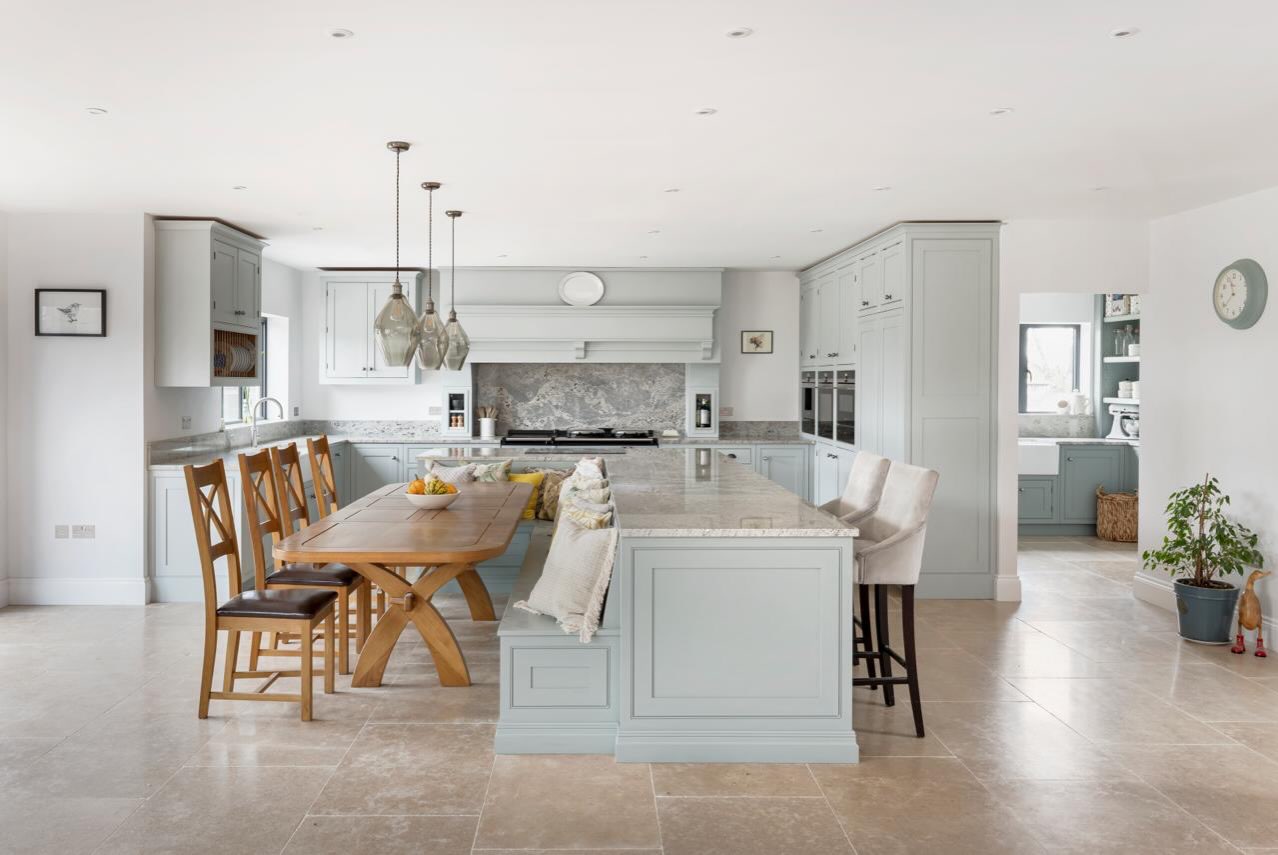 An island worth gathering around.Designed to command attention without ever overpowering the room, a Shaker & May island brings together sculptural proportions, beautiful materials and finely tailored cabinetry.It is where mornings begin, evenings unfold and guests naturally gather. A centrepiece created not only to be used, but to be enjoyed.📸 @pete.helme#ShakerAndMay #BespokeKitchens #LuxuryKitchens #KitchenIsland #InteriorDesign